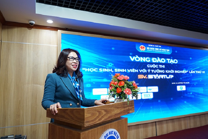 PGS TS Nguyễn Thị Nhung – Hiệu trưởng, Trường Đại học Mở Hà Nội phát biểu chào mừng