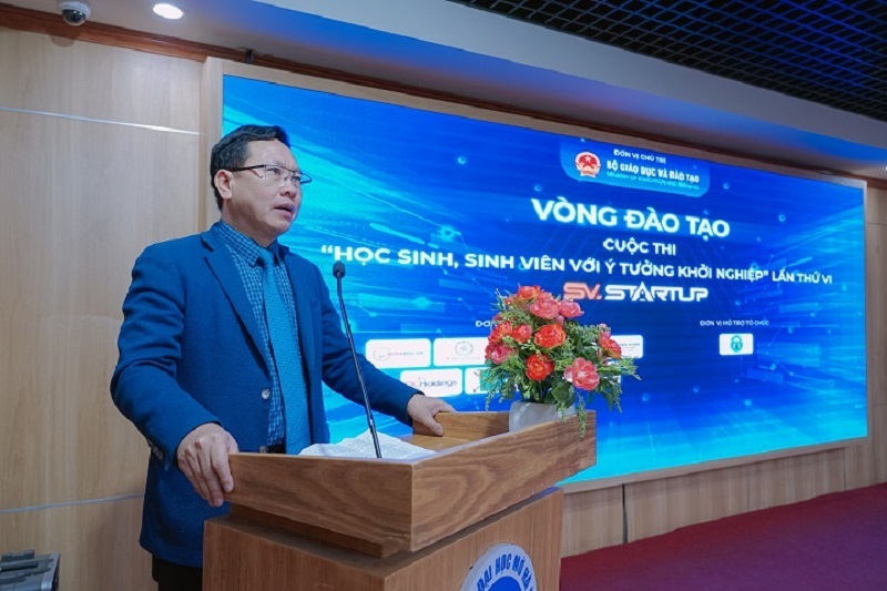 TS Trần Văn Đạt – Vụ trưởng Vụ Giáo dục Chính trị và Công tác học sinh, sinh viên phát biểu khai mạc