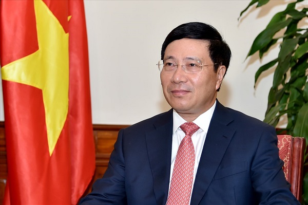 Phó Thủ tướng Phạm Bình Minh lần đầu tiên đăng đàn trả lời chất vấn