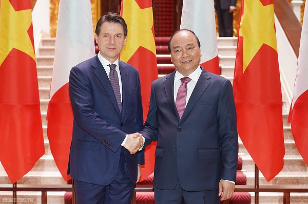 Thủ tướng Nguyễn Xuân Phúc và Thủ tướng Italy Giuseppe Conte. Ảnh VGP