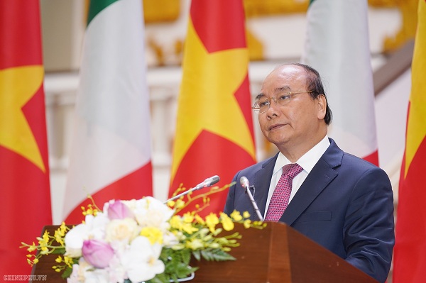 Thủ tướng Nguyễn Xuân Phúc phát biểu tại tại cuộc gặp gỡ báo chí - Ảnh: VGP