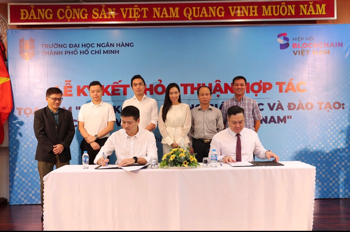 Lễ ký kết hợp tác giữa ĐH Ngân hàng TP HCM và Hiệp hội Blockchain Việt Nam