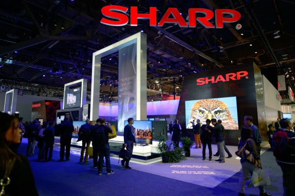Mới đây, hãng điện tử Sharp thông tin sẽ xây một nhà máy mới ở Việt Nam để tránh mức thuế mới được áp trong cuộc chiến thương mại Mỹ - Trung kéo dài.