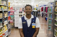 Walmart tăng lương cho nhân viên để cạnh tranh với Amazon