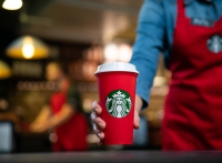Starbucks gặp “lùm xùm” vì... 1 từ trong quảng cáo
