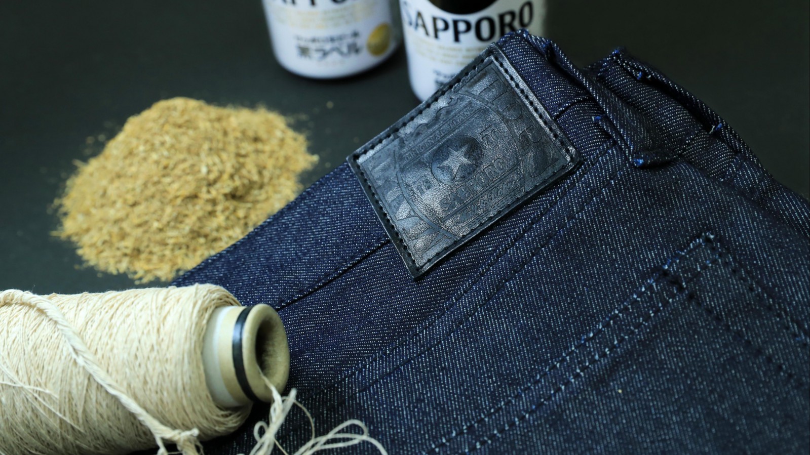 Hãng bia Nhật Sapporo dùng chất thải từ quá trình làm bia để sản xuất quần jean
