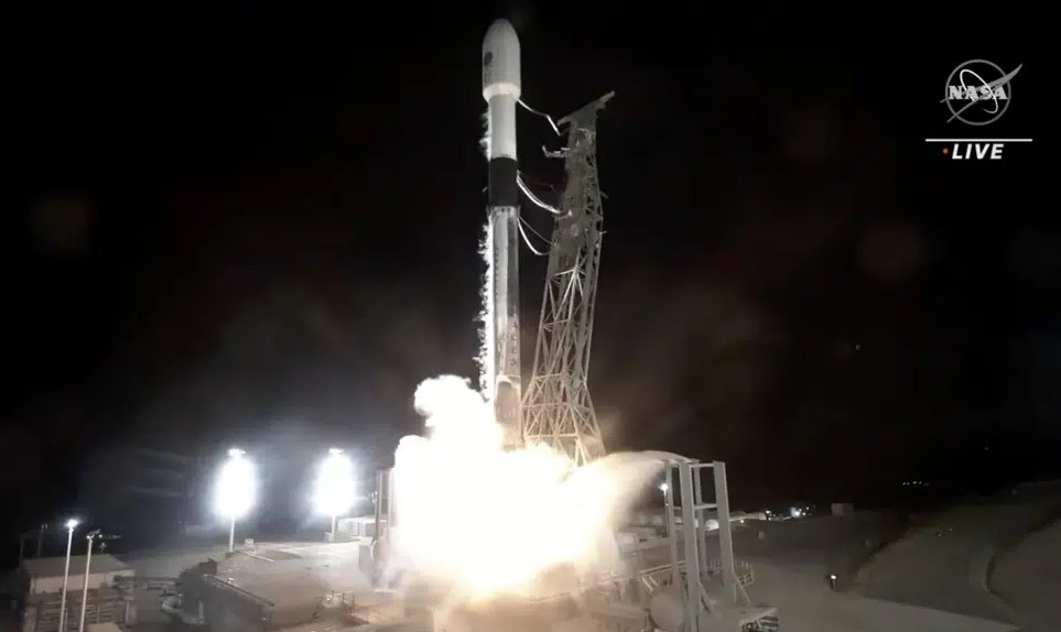 Vệ tinh được phóng trên một tên lửa SpaceX