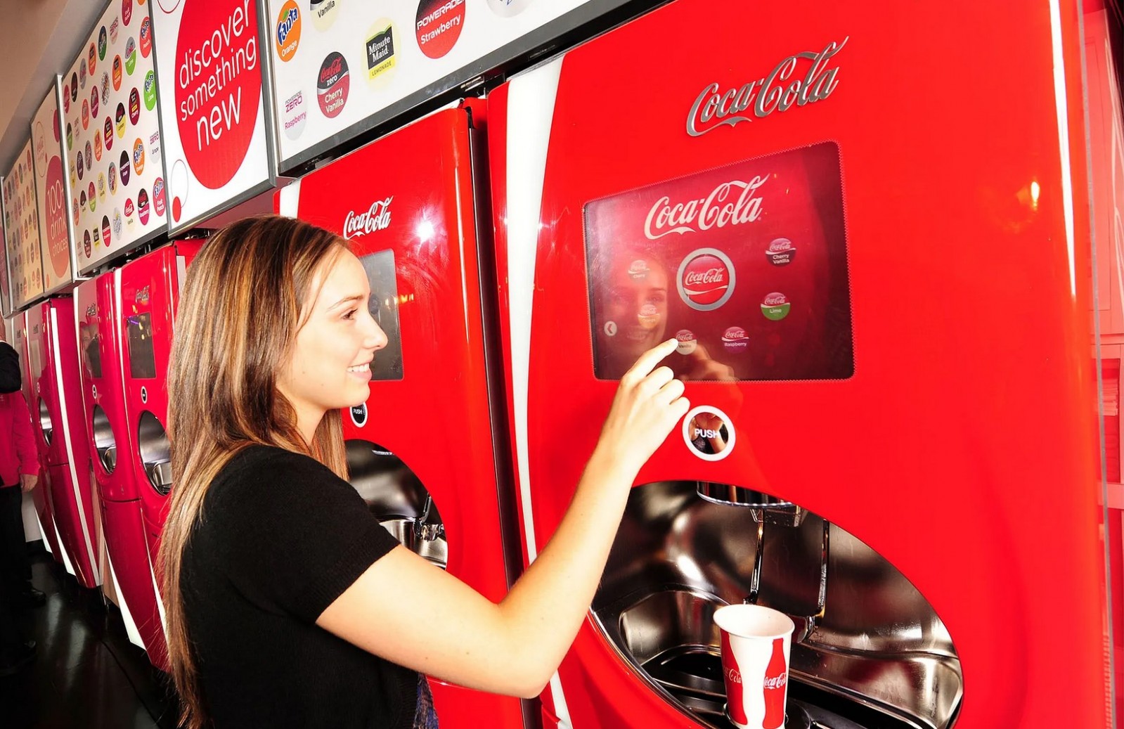 Coca Cola có một “bảo bối” rất đắc lực: Máy bán nước tự động Freestyle