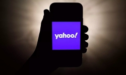 Yahoo “đầu hàng” Facebook, Google