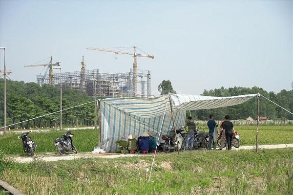 Sóc Sơn (Hà Nội): Người dân lại chặn xe chở rác vào bãi Nam Sơn