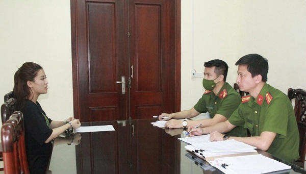 Cảnh sát lấy lời khai của đối tượng Âu Thị Thanh Hằng.