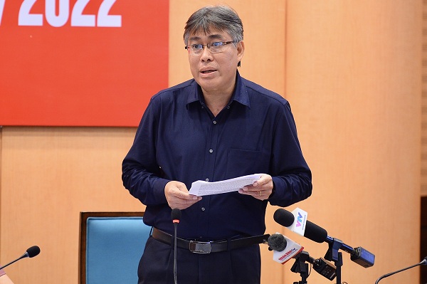 Ông Phạm Quốc Tuyến, Phó Giám đốc Sở Quy hoạch – Kiến trúc trao đổi thông tin với báo chí liên quan tới tuyến đường Lê Văn Lương.