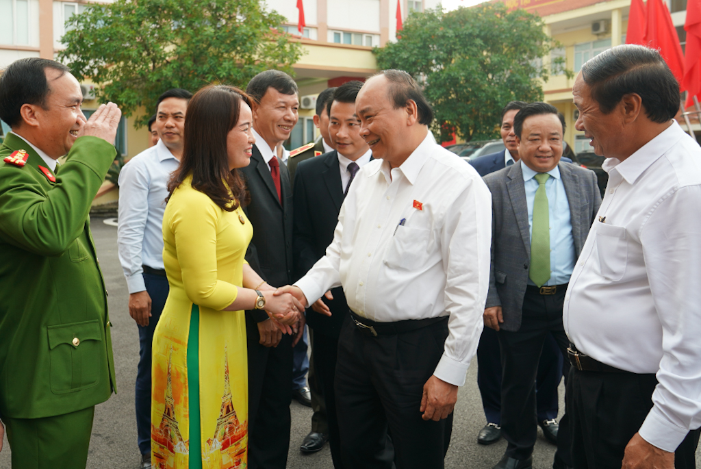 Thủ tướng gặp gỡ các cử trị huyện An Lão, Hải Phòng 