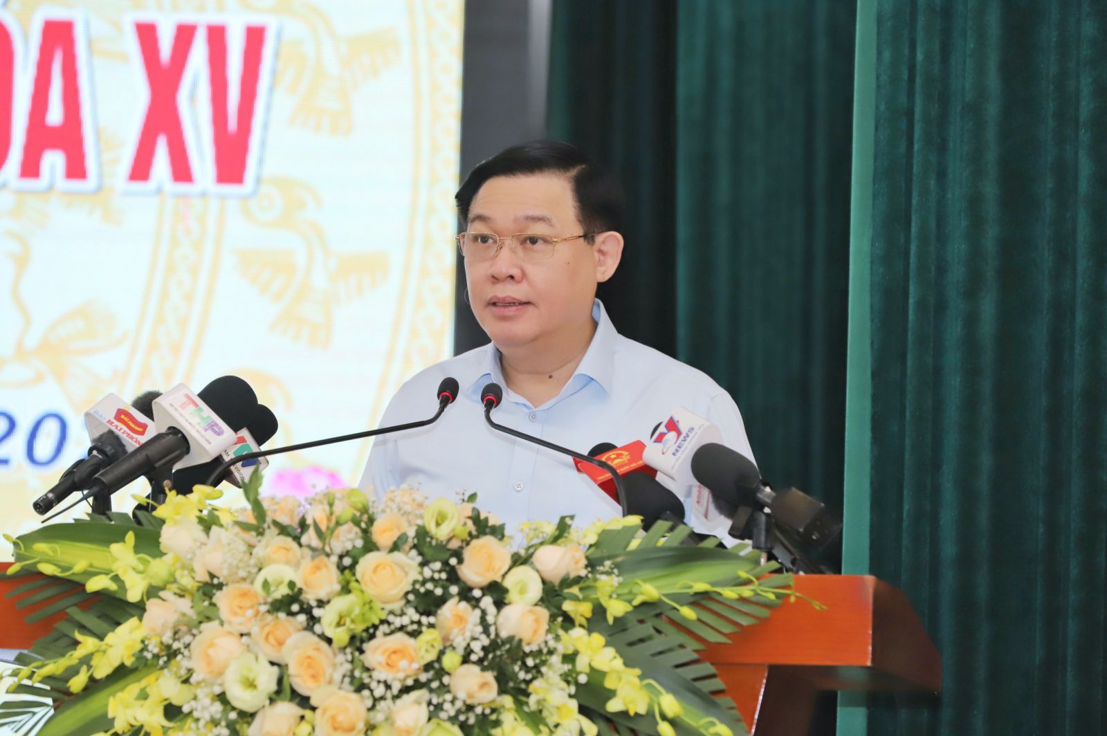 Chủ tịch Quốc hội Vương Đình Huệ tiếp xúc cử tri huyện Tiên Lãng