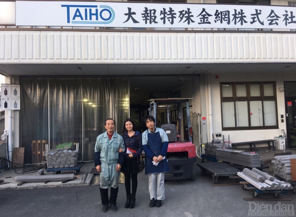 Chị Phạm Thị Bích - GĐ Shinrai Vina thăm và làm việc trực tiếp tại nhà máy sản xuất băng tải Xử Lý Nhiệt Taiyo Japan