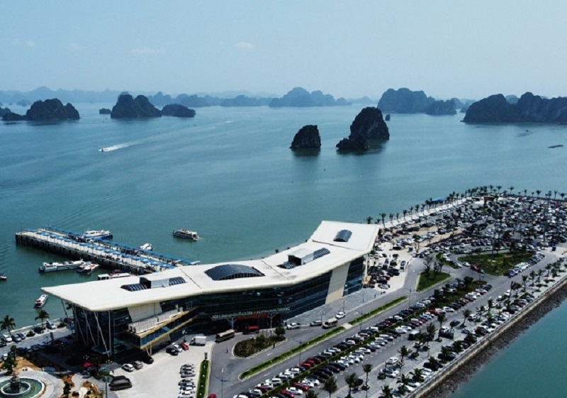 Tỉnh Quảng Ninh đã đầu tư Bến cảng cao cấp Ao Tiên với quy mô gần 30ha để phát triển du lịch