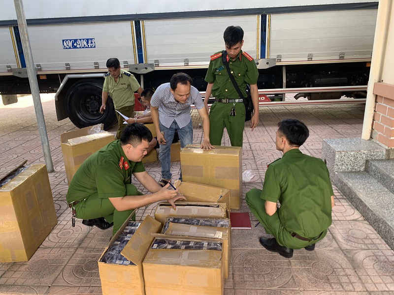 Lực lượng chức năng tỉnh Hà Tĩnh chuyển hồ sơ sang xử lý hình sự vụ việc vận chuyển 3.600 bao thuốc lá lậu