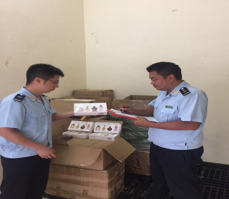 Đội Kiểm soát Hải quan số 1 (Cục Hải quan tỉnh Quảng Ninh) phát hiện, bắt giữ vụ vận chuyển trái phép mỹ phẩm trị giá hơn 74 triệu đồng