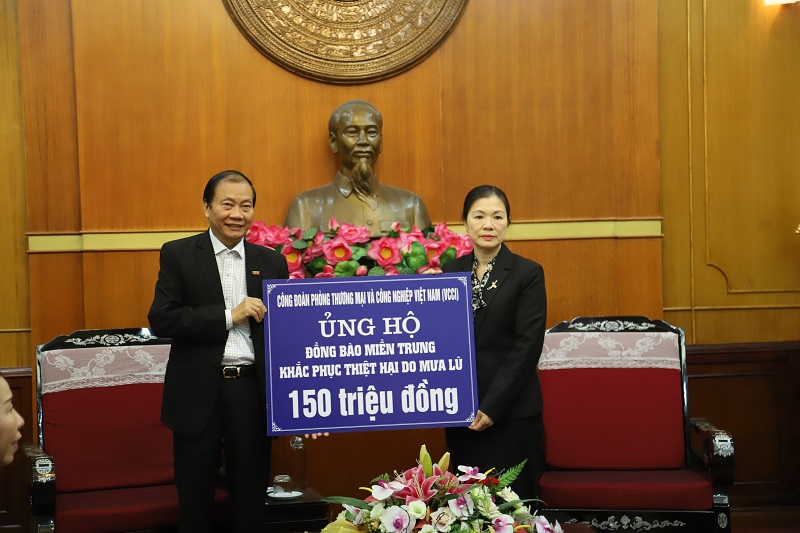 ông Hoàng Quang Phòng – Bí thư Đảng bộ, Phó chủ tịch Phòng Thương mại và Công nghiệp Việt Nam