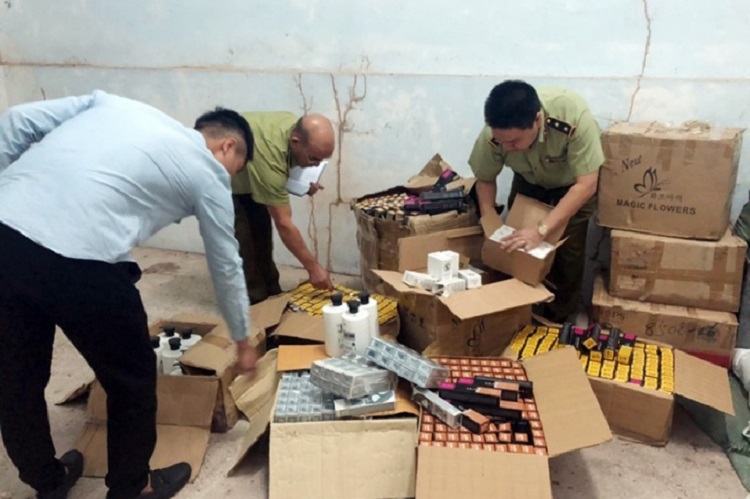 Lực lượng chức năng tỉnh quảng Ninh liên tục triệt phá nhiều kho hàng nhập lậu trong thời gian qua - Ảnh: 