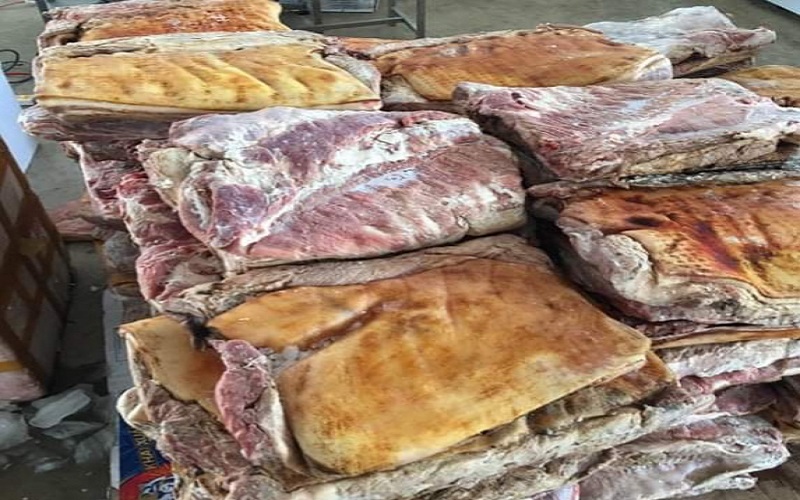 Cùng ngày, Công an tỉnh Lâm Đồng cũng phát hiện hơn 1 tấn thịt lơn nhập lậu tại một doanh nghiệp kinh doanh thực phẩm - Ảnh: CA