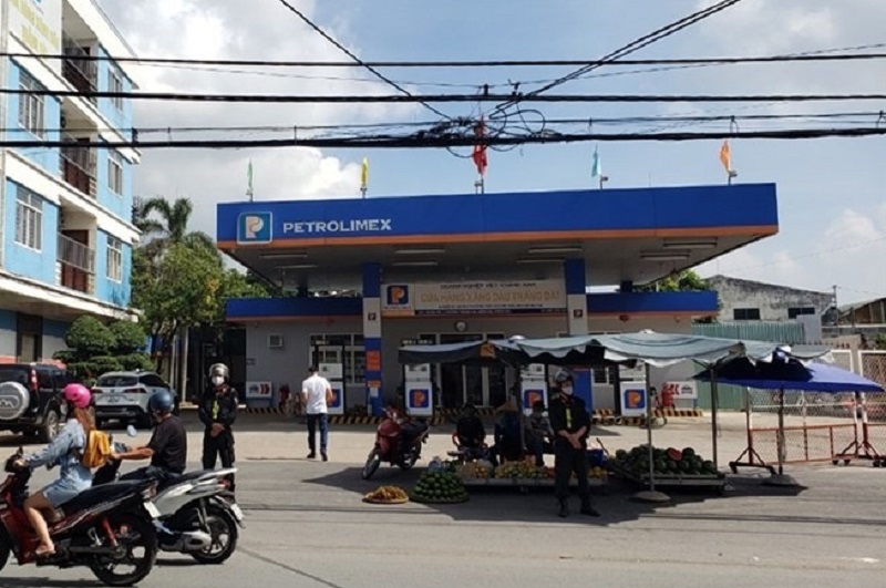 lực lượng chức năng cũng tiến hành khám xét Trạm xăng dầu Trảng Dài, đóng tại khu phố 3, phường Trảng Dài, TP. Biên Hòa