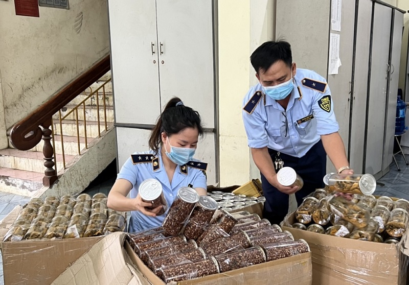 Hàng hóa vi phạm bị lực lượng chức năng tỉnh Phú Yên tạm giữ - Ảnh: BCĐ389