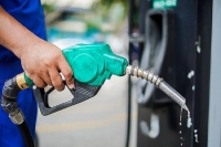 “Hạ nhiệt” giá xăng dầu: Cần bỏ luôn thuế tiêu thụ dặc biệt