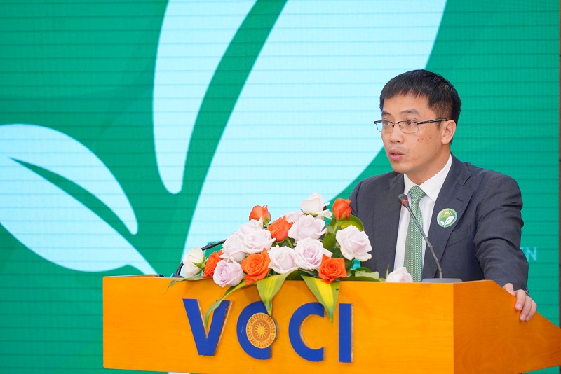 ông Đậu Anh Tuấn - Phó Tổng thư ký, Trưởng Ban Pháp chế VCCI thông tin tại Hội thảo