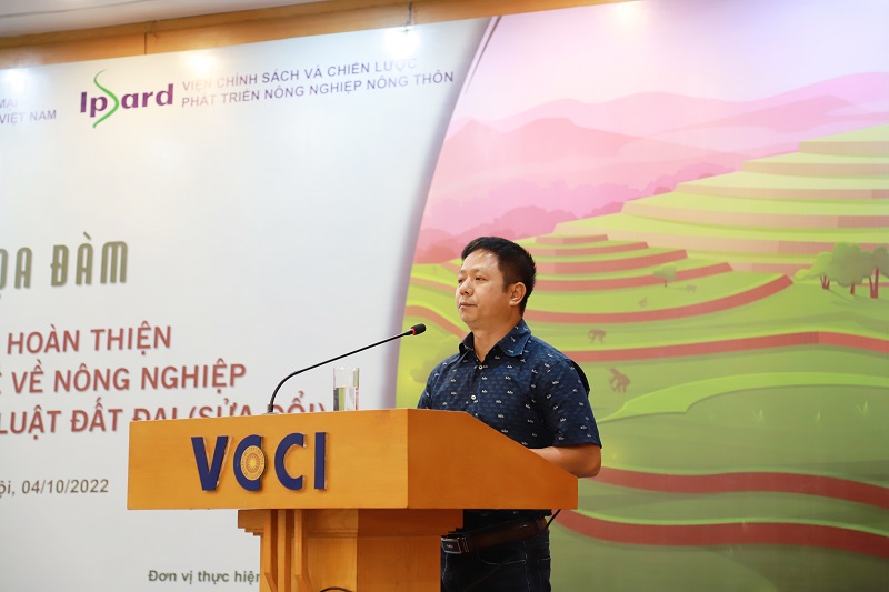 ông Trương Quốc Cần - Viện trưởng Viện Tư vấn phát triển kinh tế xã hội nông thôn và miền núi (CISDOMA) phát biểu tại tọa đàm