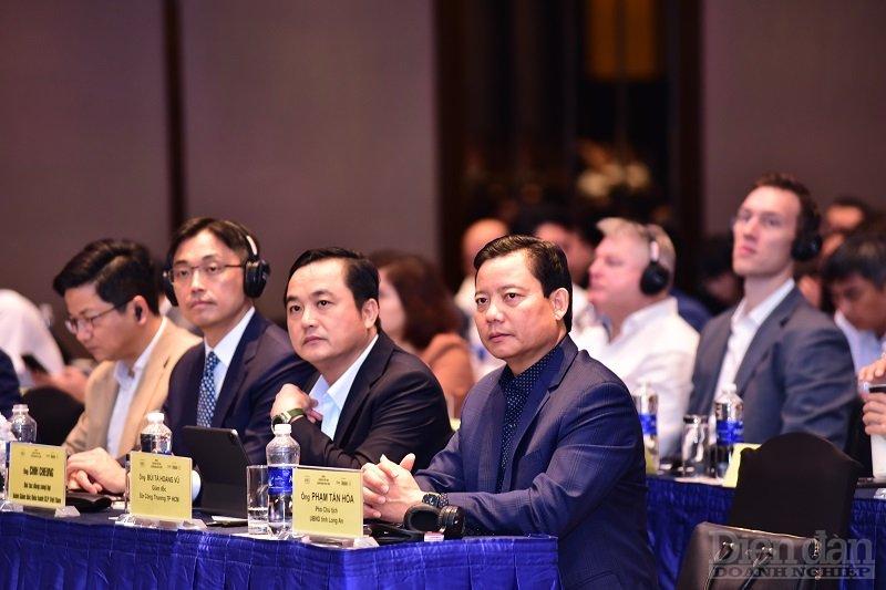 Các đại biểu tham sự Diễn đàn “Logistics Việt Nam - Chuyển mình phát triển”