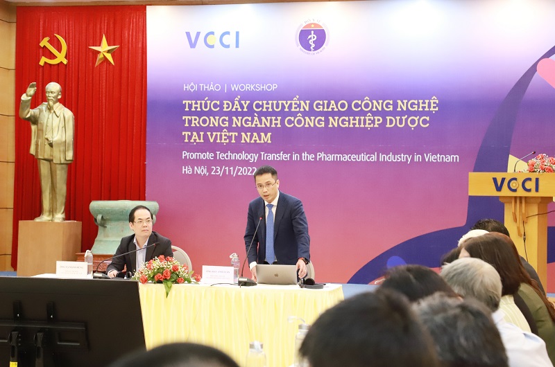 ông Đậu Anh Tuấn - Phó Tổng Thư ký, Trưởng Ban Pháp chế VCCI thông tin tại Hội thảo