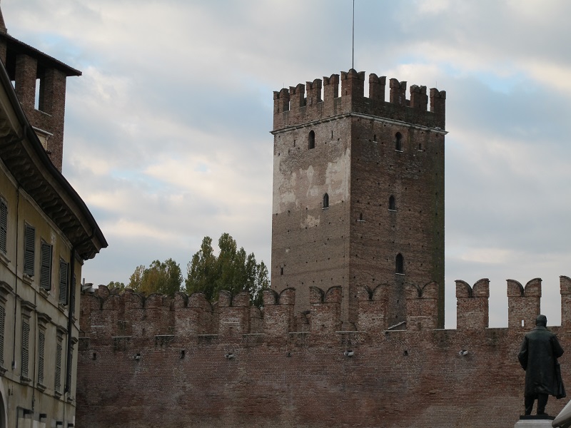 Lâu đài Verona với tháp canh