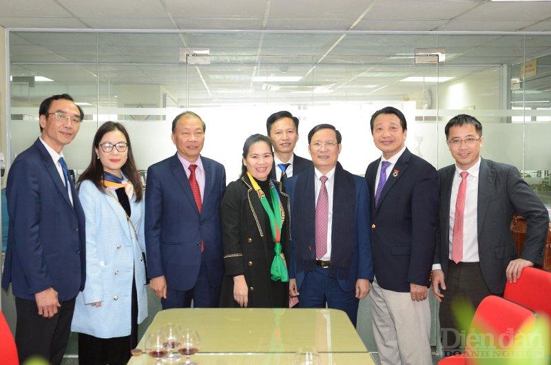 đoàn công tác của VCCI cũng đến thăm, chúc tết Hiệp hội Da - Giày - Túi xách Việt Nam