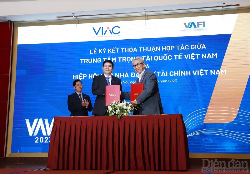 VIAC ký kết hợp đồng hợp tác với Hiệp hội Nhà đầu tư Tài chính Việt Nam