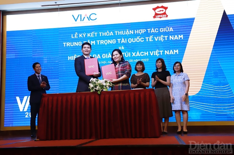 VIAC ký kết hợp đồng hợp tác với Hiệp hội Da giày - Túi xách Việt Nam