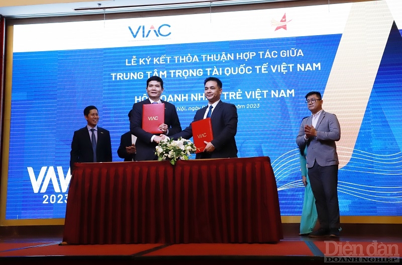 VIAC ký kết hợp đồng hợp tác với Hiệp hội Doanh nhân trẻ Việt Nam