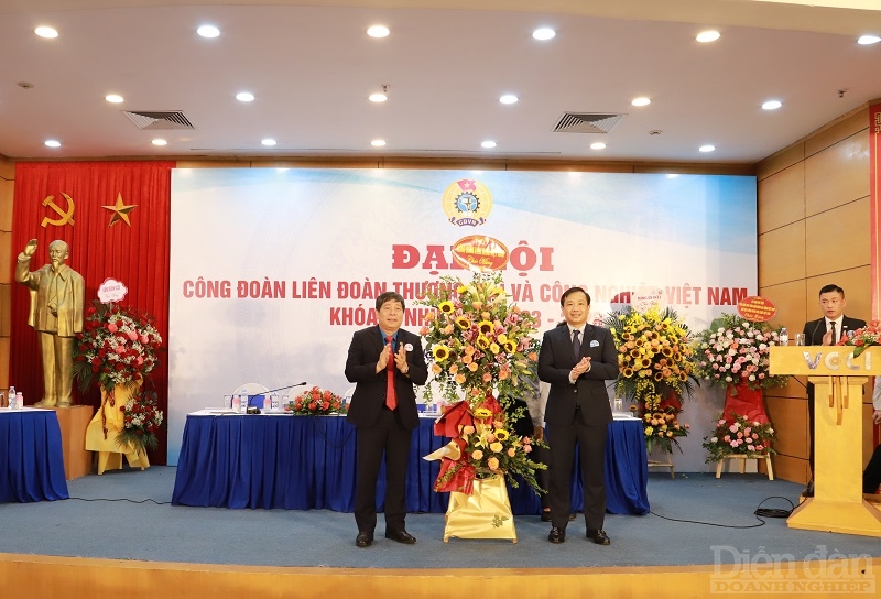 đồng chí Nguyễn Văn Đông - Ủy viên Ban thường vụ, Phó Chủ tịch thường trực Công đoàn viên chức Việt Nam