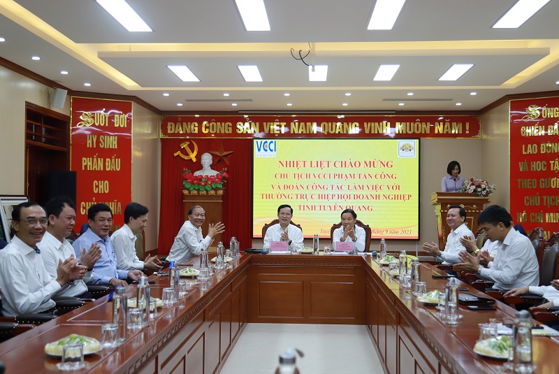 Đoàn công tác của VCCI làm việc với Hiệp hội Doanh nghiệp tỉnh Tuyên Quang