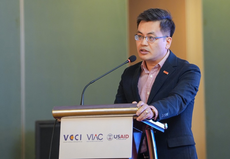 ông Nguyễn Tiến Huy – Giám đốc Văn phòng Doanh nghiệp vì sự Phát triển bền vững, VCCI thông tin tại Hội thảo