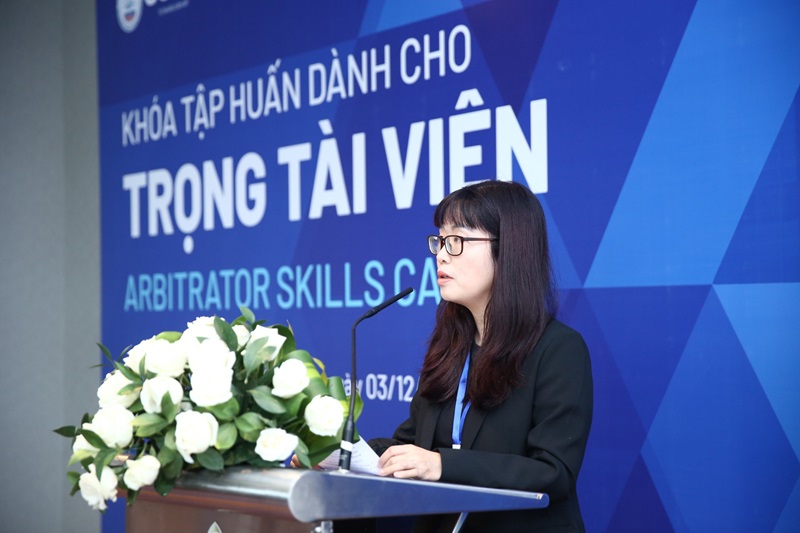Bà Nguyễn Khánh Cẩm Châu - Trưởng nhóm Quản trị nhà nước, kiêm cố vấn phát triển số của USAID Việt Nam phát biểu tại buổi tập huấn