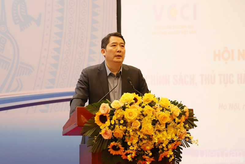Thứ trưởng Bộ Tài chính - Cao Anh Tuấn thông tin tại Hội nghị