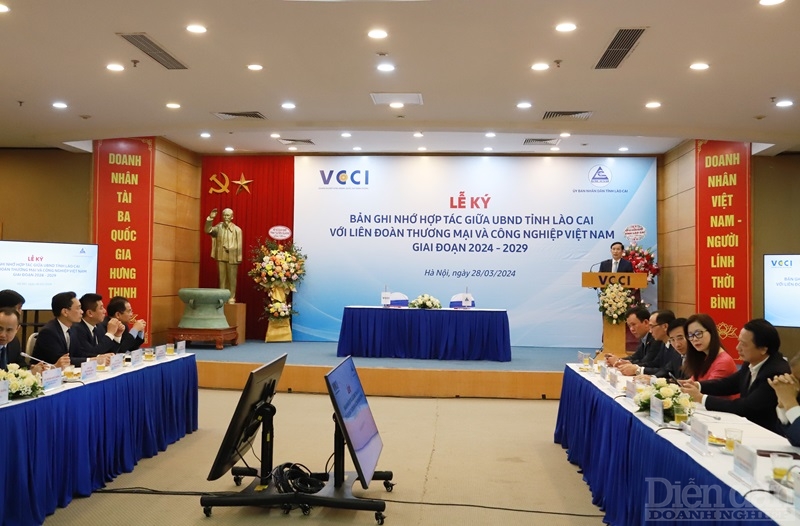 Toàn cảnh buổi lễ ký kết Bản ghi nhớ hợp tác giữa VCCI và UBND tỉnh Lào Cai