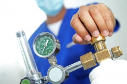 Sửa Luật Dược: Cân nhắc quy định điều chỉnh các sản phẩm khí dùng trong y tế