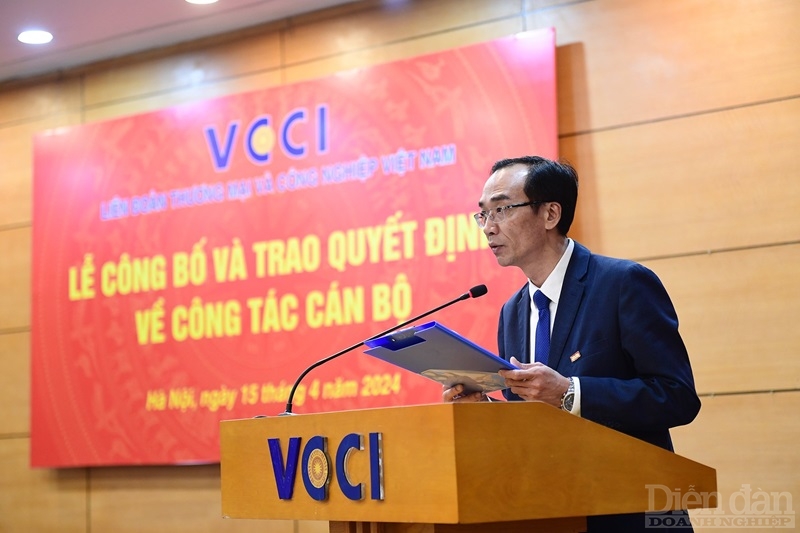 Tân Tổng biên tập Nguyễn Linh Anh phát biểu nhận nhiệm vụ tại buổi lễ