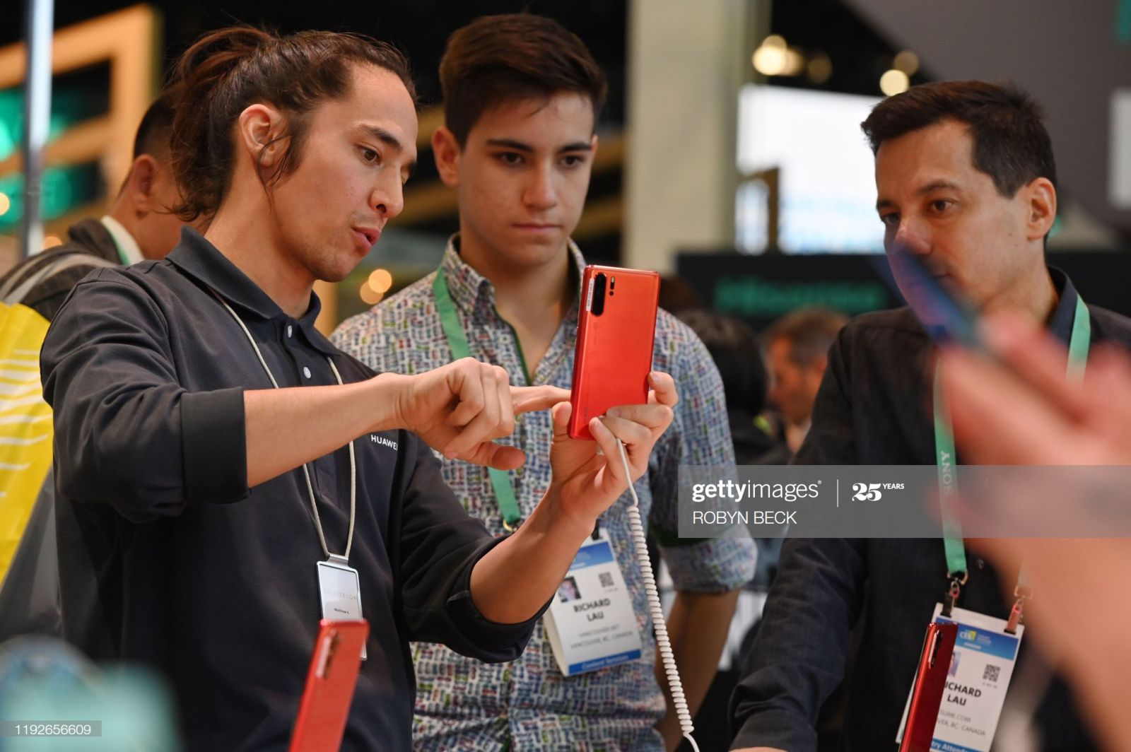 Điện thoại thông minh Huawei được cho là “hút khách” trong Triển lãm Điện tử tiêu dùng (CES) năm 2020 tại Las Vegas, Nevada.