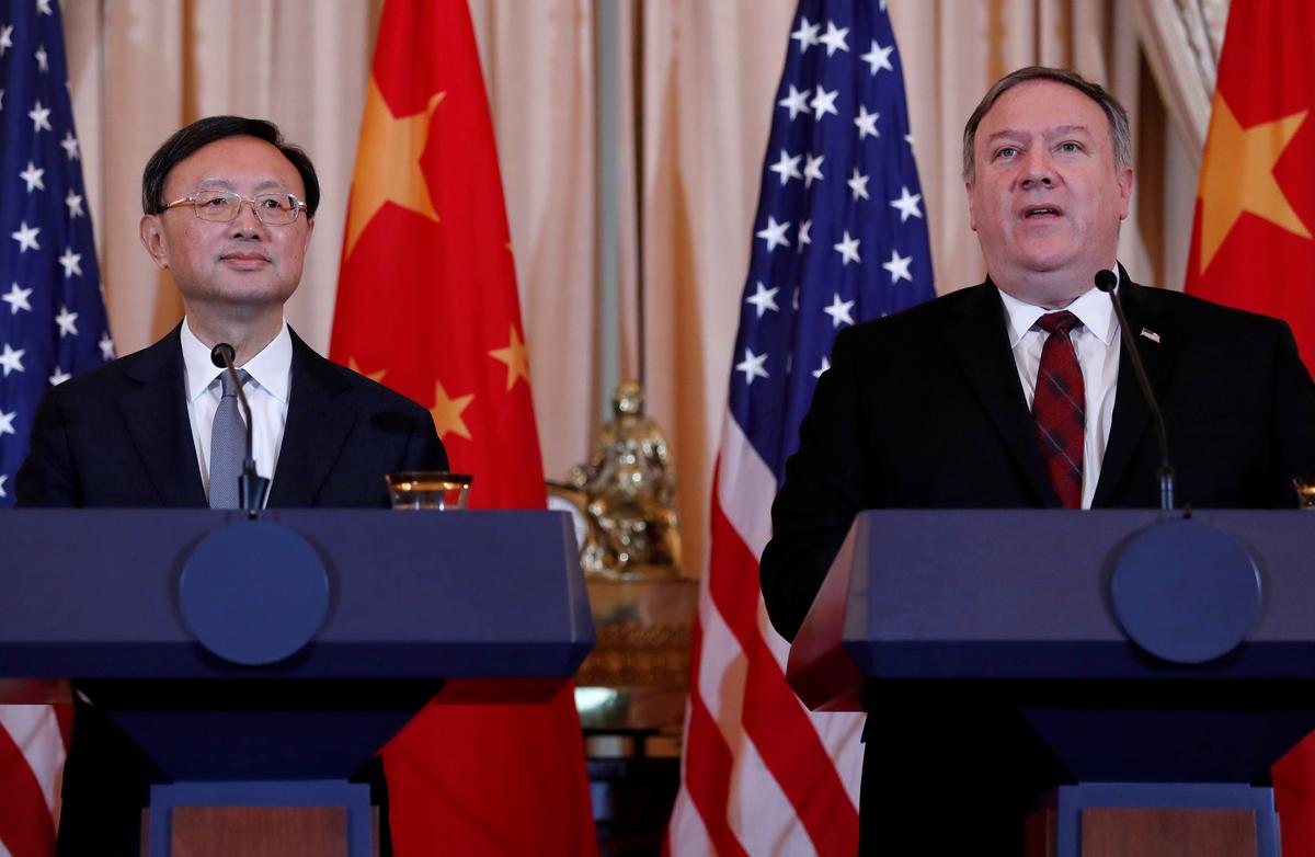 Ngoại trưởng Mỹ Mike Pompeo và Yang Jiechi, thành viên của Cục Chính trị của Đảng Cộng sản Trung Quốc
