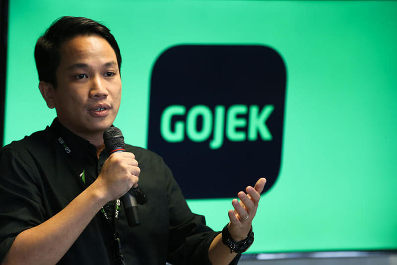 Gojek đã rất nhanh chóng khi nắm bắt cơ hội. Người đồng sáng lập - Nadiem Makarim đã đặt nền móng cho một ứng dụng đa dịch vụ, bao gồm cả dịch vụ thanh toán GoPay năm 2015.
