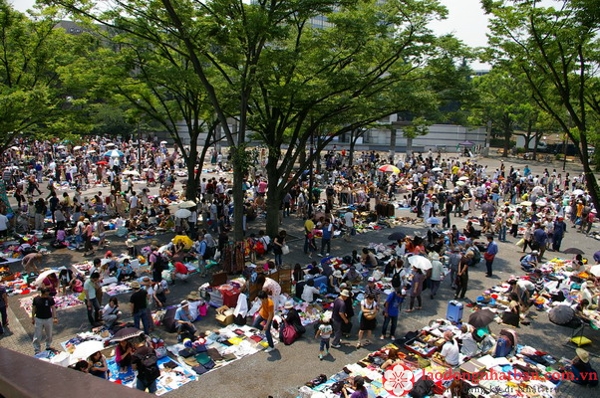 Chợ trời công viên Yoyogi Park tại Tokyo.