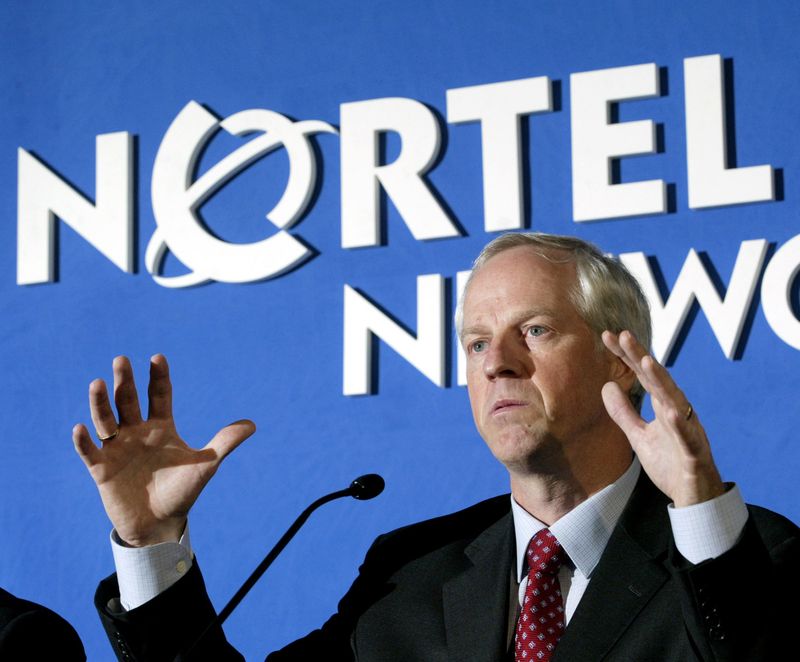 Giám đốc điều hành của Nortel - Frank Dunn.